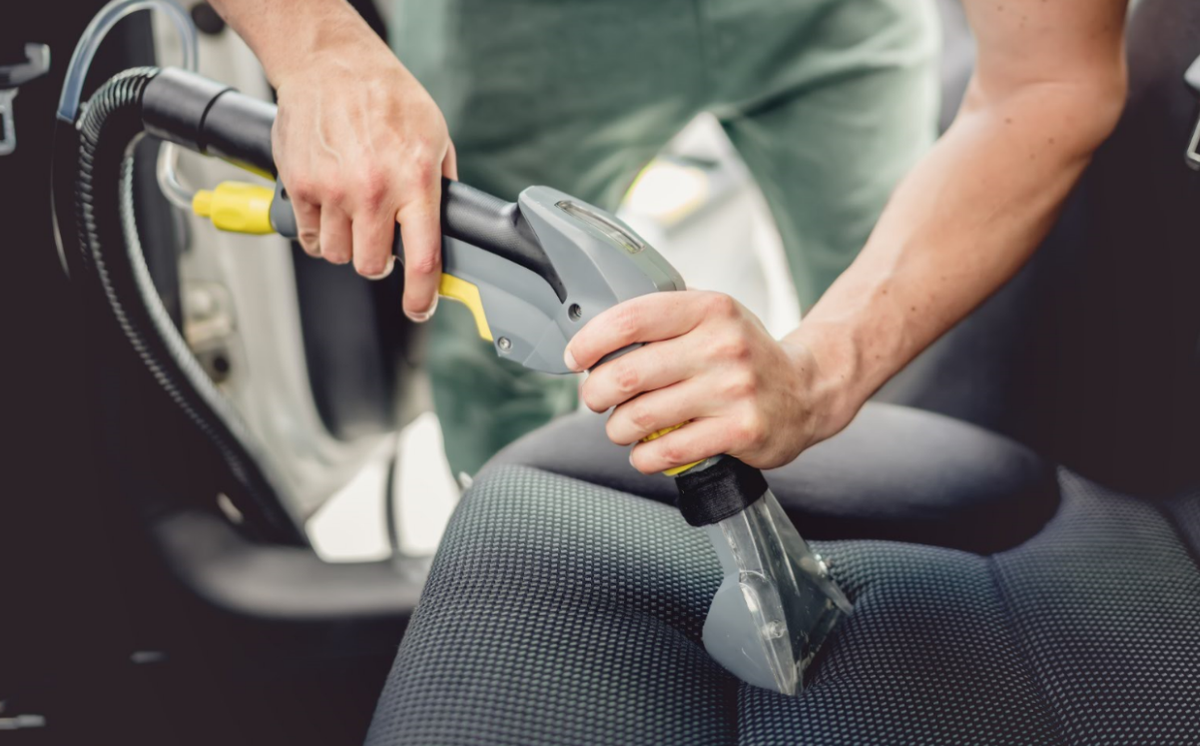 Химчистка салона автомобиля киров. Химчистка салона автомобиля киров. Грязные сиденья авто. Химчистка сидений до и после. Химчистка салона автомобиля киров.